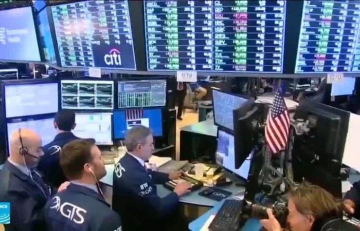 وول ستريت تفتح على انخفاض مع تقييم الأسواق لمخاطر الرسوم الجمركية