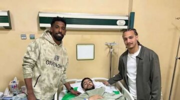 ياسين الملاح يزور قندوسي بعد إجرائه عملية جراحية