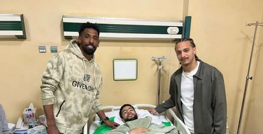 ياسين الملاح يزور قندوسي بعد إجرائه عملية جراحية ياسين الملاح يزور قندوسي بعد إجرائه عملية جراحية