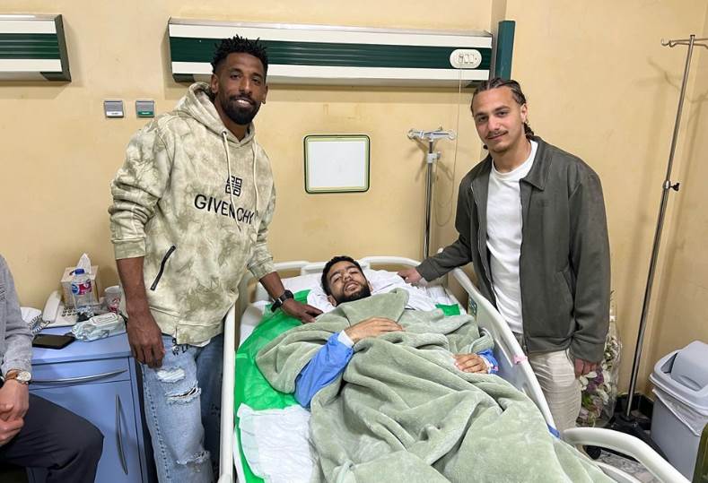 ياسين الملاح يزور قندوسي بعد إصابته الخطيرة “صورة” ياسين الملاح يزور قندوسي بعد إصابته الخطيرة “صورة”