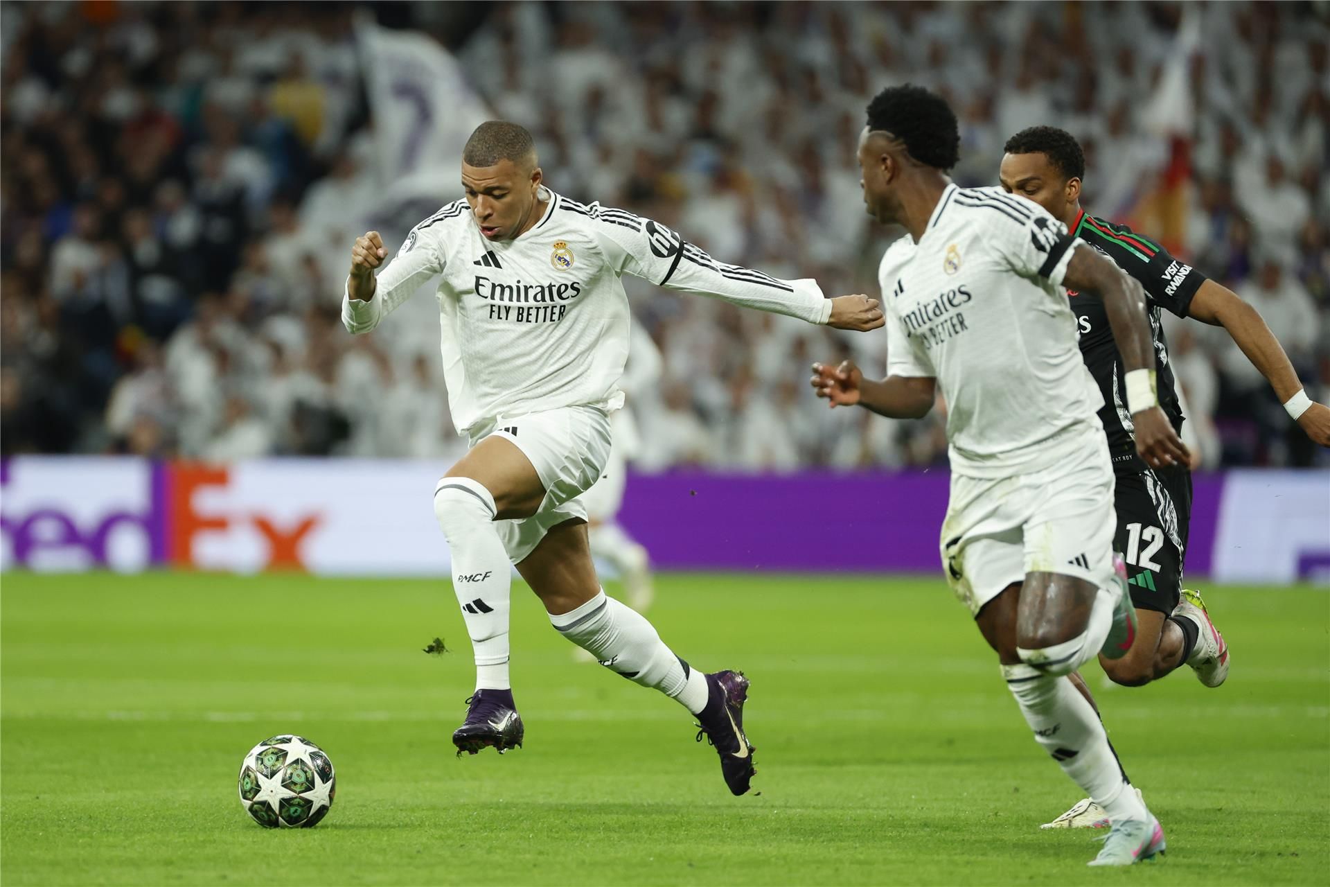 يويفا يبرر إلغاء ركلة جزاء ريال مدريد ضد آرسنال يويفا يبرر إلغاء ركلة جزاء ريال مدريد ضد آرسنال