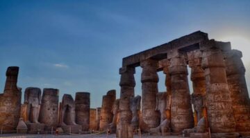 رئيس مدينة الأقصر يبحث ترتيبات احتفالية عاصمة الثقافة والتاريخ والتراث