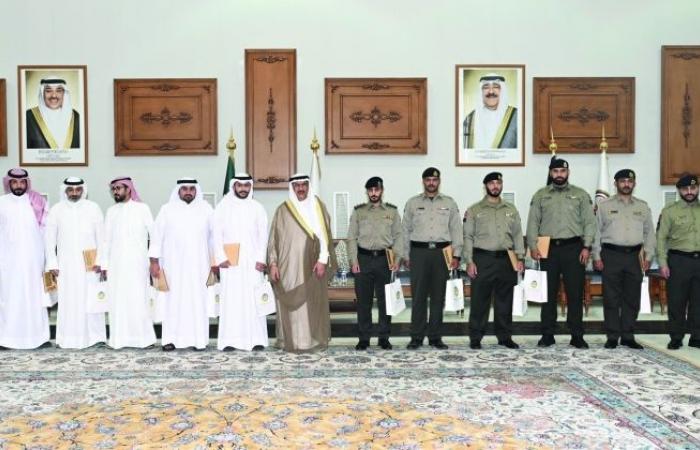 ‫ محافظ الجهراء يُكرّم المشاركين في فعالية مدفع الإفطار