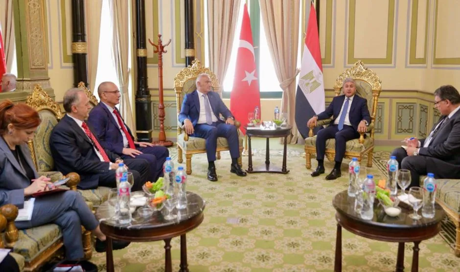 وزير السياحة يبحث مع وزير الثقافة والسياحة التركي تعزيز التعاون المشترك بين البلدين في مجال السياحة والآثار وزير السياحة يبحث مع وزير الثقافة والسياحة التركي تعزيز التعاون المشترك بين البلدين في مجال السياحة والآثار
