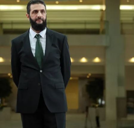 الشرع ينيط بفصائل محلية ورجال دين دروز مهمة الحفاظ على الأمن في السويداء ويُحذر إسرائيل من حرب شاملة.