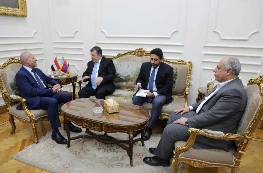 محافظ القاهرة يلتقى سفير أرمينيا.. ويؤكد: مصر تعتز بصداقتها بشعب أرمينيا محافظ القاهرة يلتقى سفير أرمينيا.. ويؤكد: مصر تعتز بصداقتها بشعب أرمينيا
