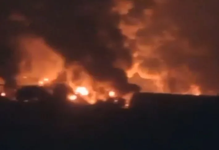 مسئول إسرائيلي يعلن تدمير ميناء الحديدة اليمني بالكامل مسئول إسرائيلي يعلن تدمير ميناء الحديدة اليمني بالكامل