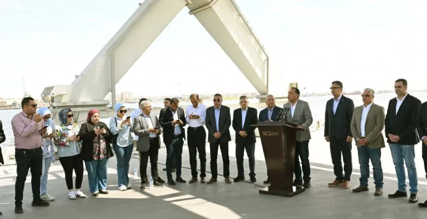 مدبولي: متابعة يومية من الرئيس السيسي مع الحكومة لتنفيذ الإنجاز الضخم للمشروعات التنموية مدبولي: متابعة يومية من الرئيس السيسي مع الحكومة لتنفيذ الإنجاز الضخم للمشروعات التنموية
