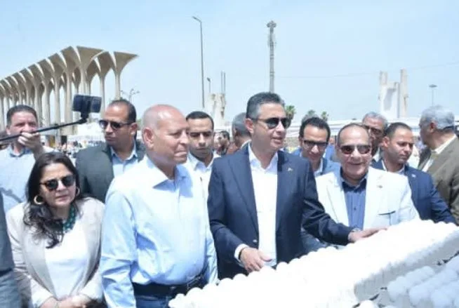 وزير التموين ومحافظ القاهرة يطلقان سوق اليوم الواحد في مدينة نصر وزير التموين ومحافظ القاهرة يطلقان سوق اليوم الواحد في مدينة نصر