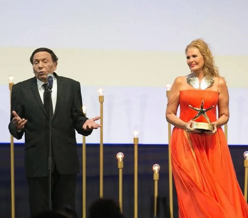 يسرا تحتفل بعيد ميلاد عادل إمام: كل عام وأنت بخير يا زعيم قلبي يسرا تحتفل بعيد ميلاد عادل إمام: كل عام وأنت بخير يا زعيم قلبي