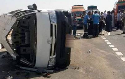 وفاة عامل وإصابة 20 شخصاً آخرين جراء انقلاب سيارة نقل على طريق أسيوط الغربي
