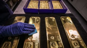 انخفاض أسعار الذهب المحلية والدولية بعد الاتفاق على تخفيض الرسوم بين الولايات المتحدة والصين.