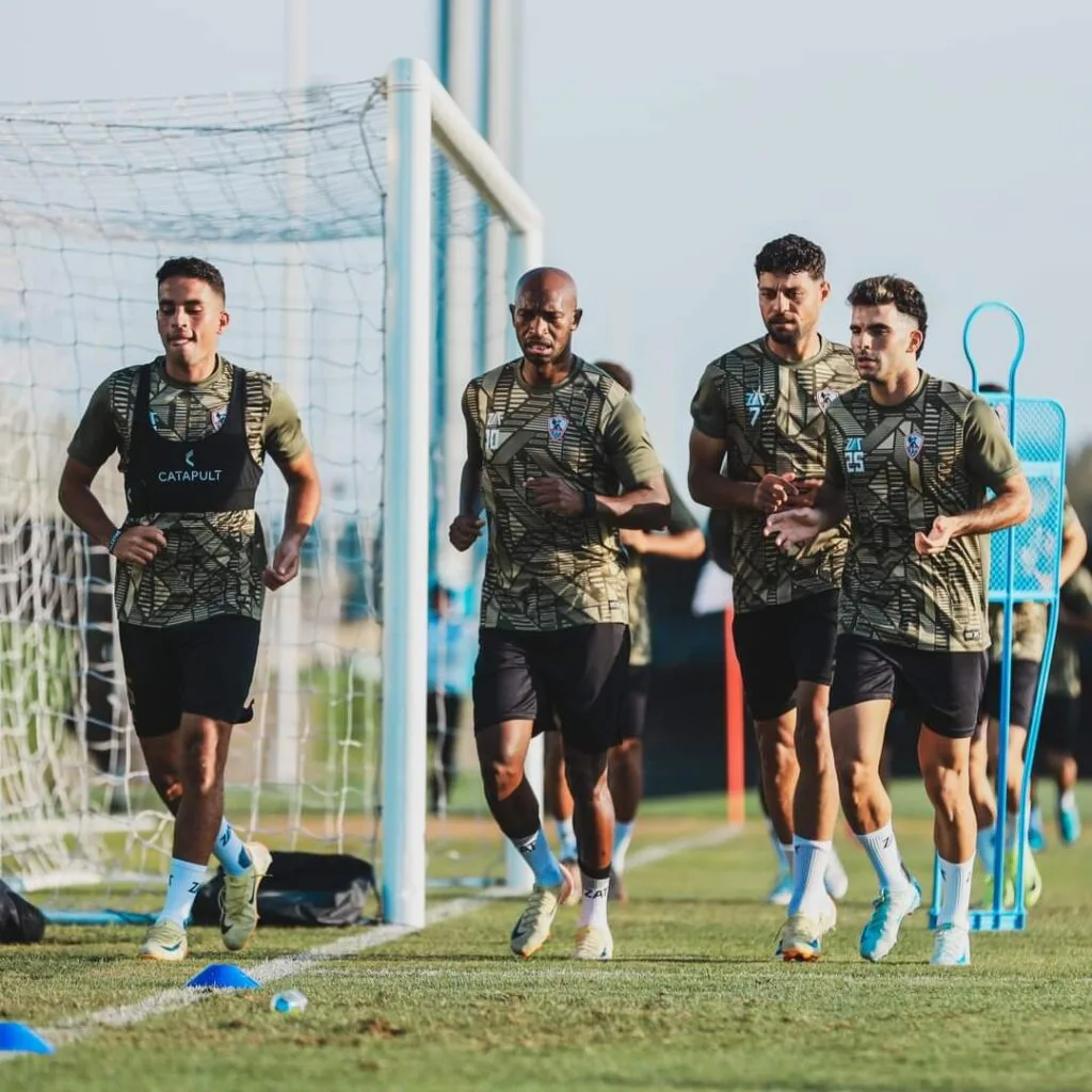 أيمن الرمادي يقود مران الزمالك استعدادا لسيراميكا كليوباترا أيمن الرمادي يقود مران الزمالك استعدادا لسيراميكا كليوباترا