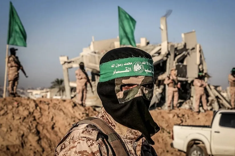 أسير إسرائيلي: أحد الأسرى حاول إيذاء نفسه لكني أنقذته رفقة مقاتل من القسام أسير إسرائيلي: أحد الأسرى حاول إيذاء نفسه لكني أنقذته رفقة مقاتل من القسام