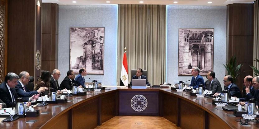 رئيس الوزراء يشرف على جهود الحكومة لتحويل السيارات للاعتماد على الغاز الطبيعي رئيس الوزراء يشرف على جهود الحكومة لتحويل السيارات للاعتماد على الغاز الطبيعي