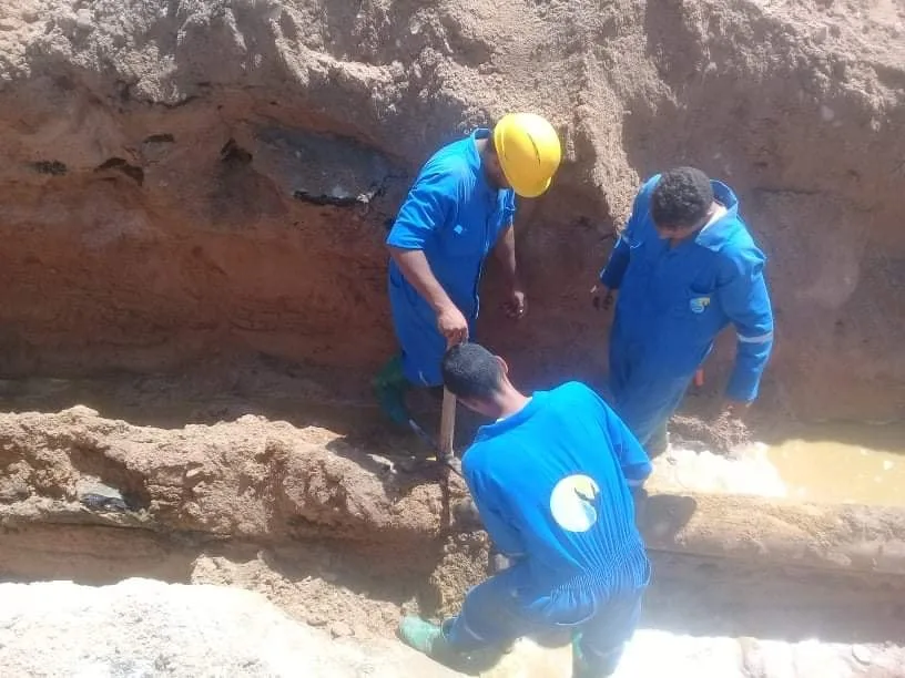 جنوب سيناء: ترميم تسرب في أنبوب مياه بحي الروضة بمدينة الطور جنوب سيناء: ترميم تسرب في أنبوب مياه بحي الروضة بمدينة الطور