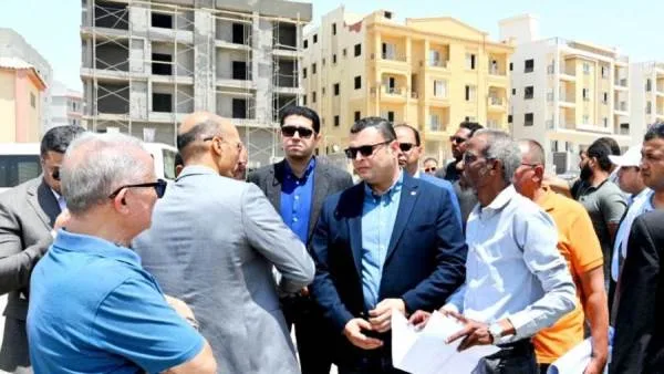 وزير الإسكان يزور مشاريع البنية التحتية والطرق الحالية في الامتداد الجنوبي لمدينة القاهرة الجديدة وزير الإسكان يزور مشاريع البنية التحتية والطرق الحالية في الامتداد الجنوبي لمدينة القاهرة الجديدة