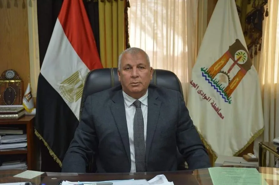محافظ الوادي الجديد: تحويل حادثة التحرش في إحدى المدارس للنيابة العامة بناءً على بلاغ من بعض الطالبات محافظ الوادي الجديد: تحويل حادثة التحرش في إحدى المدارس للنيابة العامة بناءً على بلاغ من بعض الطالبات