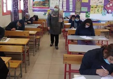 طلاب الإعدادية في كفر الشيخ يعبّرون عن امتحان اللغة العربية: «كان بسيطاً.. نأمل في المواد الأخرى» طلاب الإعدادية في كفر الشيخ يعبّرون عن امتحان اللغة العربية: «كان بسيطاً.. نأمل في المواد الأخرى»
