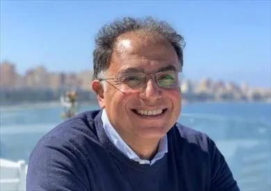 الكاتب أشرف العشماوي عن أزمة صنع الله أبراهيم: حتى اليوم صوتًا يصعب ترويضه الكاتب أشرف العشماوي عن أزمة صنع الله أبراهيم: حتى اليوم صوتًا يصعب ترويضه