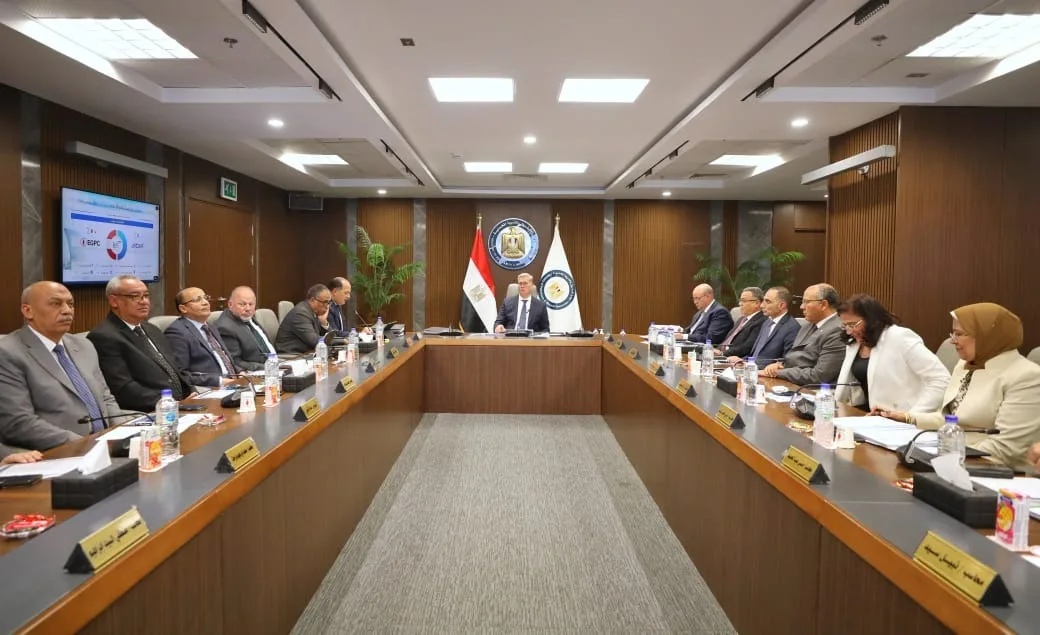 15.5 مليار جنيه تعاقدات جديدة لـ«صان مصر» بزيادة 41%.. ووزير البترول يشيد بالتوسع الخارجي والالتزام بالسلامة 15.5 مليار جنيه تعاقدات جديدة لـ«صان مصر» بزيادة 41%.. ووزير البترول يشيد بالتوسع الخارجي والالتزام بالسلامة