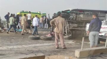 انقلاب سيارة خاصة على طريق صحراوي بأسوان.. اكتشف التفاصيل