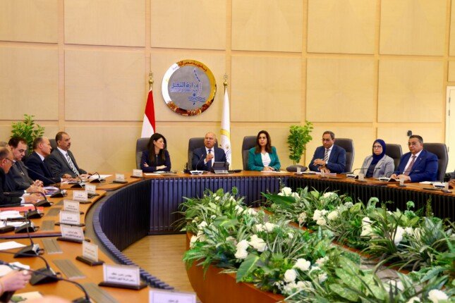 كامل الوزير يستعرض الموقف التنفيذي لمشروعات برنامج التنمية المحلية بصعيد مصر كامل الوزير يستعرض الموقف التنفيذي لمشروعات برنامج التنمية المحلية بصعيد مصر