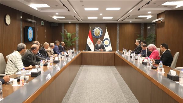وزير البترول يبحث مع النقابة العامة للمناجم والمحاجر تطوير قطاع التعدين وزير البترول يبحث مع النقابة العامة للمناجم والمحاجر تطوير قطاع التعدين