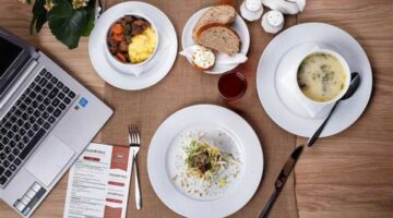أطعمة صباحية لمزاج أفضل: 6 خيارات صحية تُخفف التوتر وتُعزز التركيز
