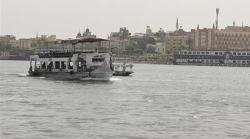 استئناف حركة الملاحة النهرية بالبر الغربي عقب تحسن الأحوال الجوية بالأقصر