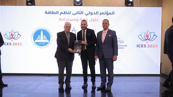 وزير التعليم العالي وعميد هندسة عين شمس يكرمان شركة سيستكس بـ مؤتمر ICES 2025 وزير التعليم العالي وعميد هندسة عين شمس يكرمان شركة سيستكس بـ مؤتمر ICES 2025