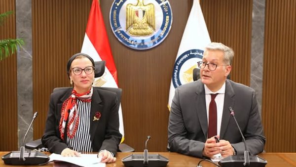 وزيرا البترول والبيئة يناقشان سبل خفض الانبعاثات الكربونية في مصر وزيرا البترول والبيئة يناقشان سبل خفض الانبعاثات الكربونية في مصر
