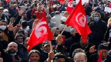 تونس.. أنصار سعيّد يحتجون على “التدخل الأجنبي” بشؤون بلادهم