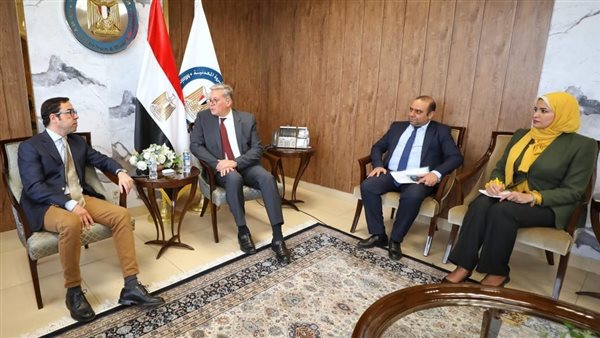 البترول: التوقيع على اتفاقية مع “هني ويل” بشأن رخصة التكنولوجيا في مشروع مجمع البحر المتوسط للبتروكيماويات البترول: التوقيع على اتفاقية مع “هني ويل” بشأن رخصة التكنولوجيا في مشروع مجمع البحر المتوسط للبتروكيماويات