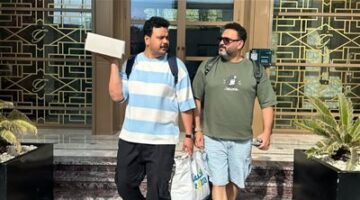 استعدادًا لعرض مسرحية ألف تيتة وتيتة.. أكرم حسني ومصطفى غريب يتجهان إلى جدة