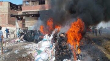 إخماد حريق هائل بمصنع قطن في سمنود  .. صور