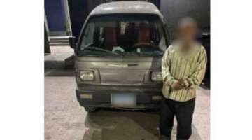 مقعد طفل صغير على سقف السيارة.. الداخلية تضبط بطل فيديو الإسكندرية