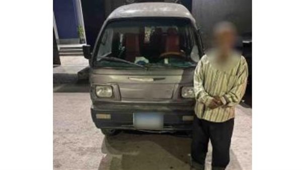 مقعد طفل صغير على سقف السيارة.. الداخلية تضبط بطل فيديو الإسكندرية مقعد طفل صغير على سقف السيارة.. الداخلية تضبط بطل فيديو الإسكندرية