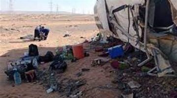 إصابة 9 أشخاص في اصطدام ميكروباص برصيف طريق الفيوم القاهرة الصحراوي
