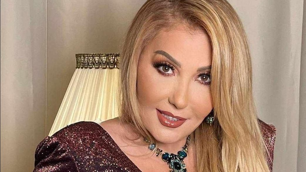 بفستان أبيض .. نادية الجندي تفاجئ جمهورها بظهور غير متوقع بفستان أبيض .. نادية الجندي تفاجئ جمهورها بظهور غير متوقع