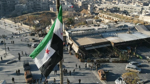 الأنباء السورية: الأمن العام بدأ الانتشار على الحدود الإدارية بين درعا والسويداء الأنباء السورية: الأمن العام بدأ الانتشار على الحدود الإدارية بين درعا والسويداء