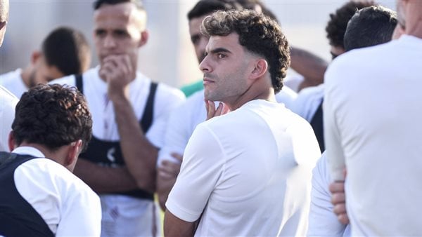 جماهير الزمالك تهاجم زيزو خلال مباراة المصري في الدوري | فيديو جماهير الزمالك تهاجم زيزو خلال مباراة المصري في الدوري | فيديو
