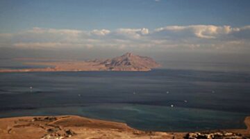 تيران وصنافير تثيران جدلا جديدا في مصر.. ما قصة القاعدة الأمريكية التي كشفتها صحيفة “وول ستريت جورنال”؟