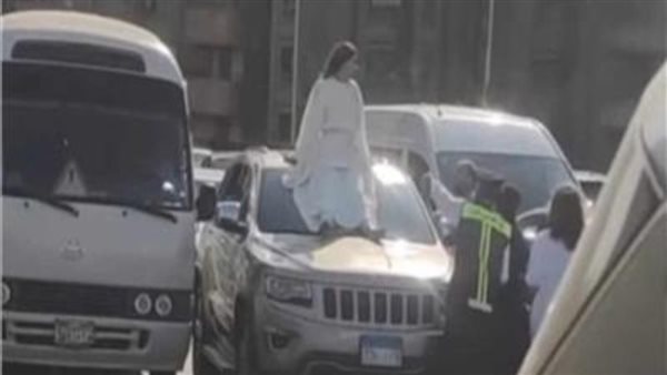 بعد ظهورها بملابس بيضاء وجلوسها فوق السيارات.. تفاصيل القبض على فتاة أكتوبر بعد ظهورها بملابس بيضاء وجلوسها فوق السيارات.. تفاصيل القبض على فتاة أكتوبر