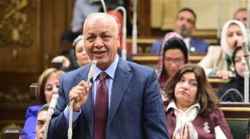 مصطفى بكري يتقدم ببيان عاجل بشأن غش البنزين خلال الجلسة العامة.. والحكومة ترد