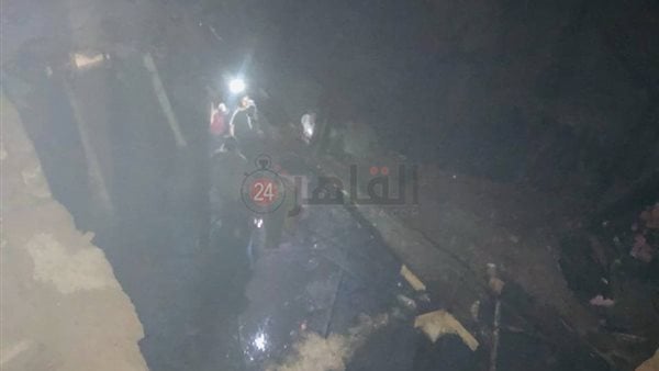 شهامة الصعايدة.. الأهالي يشاركون قوات الحماية المدنية في السيطرة على حريق كنيسة مارجرجس بقنا شهامة الصعايدة.. الأهالي يشاركون قوات الحماية المدنية في السيطرة على حريق كنيسة مارجرجس بقنا