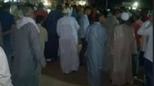 تشييع جثمان مهندسة ونجلها بالفيوم توفيا في حريق خط غاز أكتوبر تشييع جثمان مهندسة ونجلها بالفيوم توفيا في حريق خط غاز أكتوبر