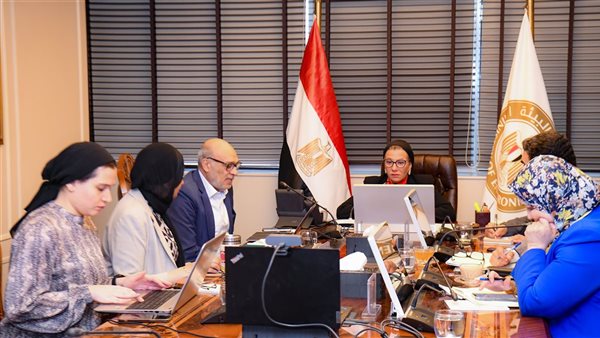 وزيرة البيئة تعقد اجتماعا موسعا لمتابعة برنامج المنح الصغيرة وزيرة البيئة تعقد اجتماعا موسعا لمتابعة برنامج المنح الصغيرة