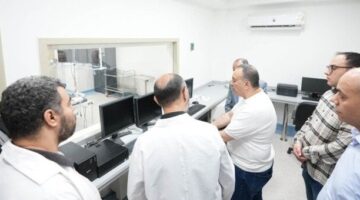 تجهيزات عالمية ورعاية متكاملة.. محافظ أسيوط يشهد التشغيل التجريبي لوحدة قسطرة القلب