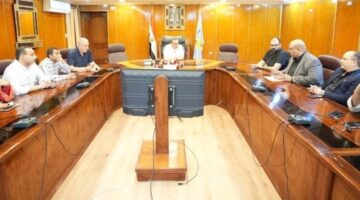 محافظ أسيوط يواصل جهوده لتنشيط السياحة عبر لقاءات مكثفة مع شركات القطاع
